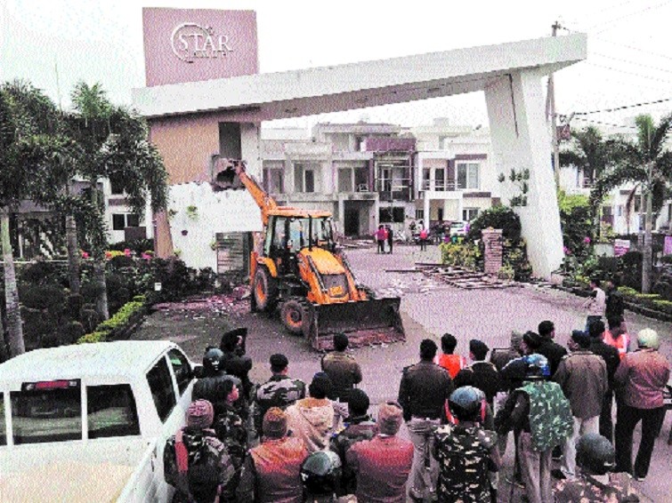 Illegal Structures Within Municipal Limits Razed The Hitavada