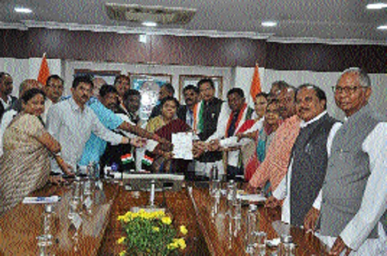 Cong demands Rs 20 lakh f