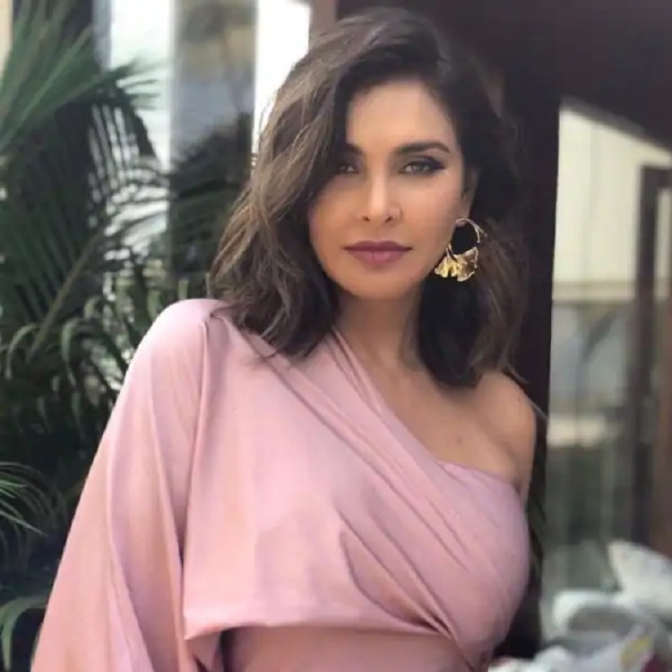 Beautifully Comfortable The Hitavada Actress lisa ray, a cancer survivor, says she feels much more comfortable in her own skin than ever before as she talks about the true definition of beauty after lisa, born to a bengali father and polish mother, became an overnight sensation as a model when she appeared on the bombay dyeing. the hitavada