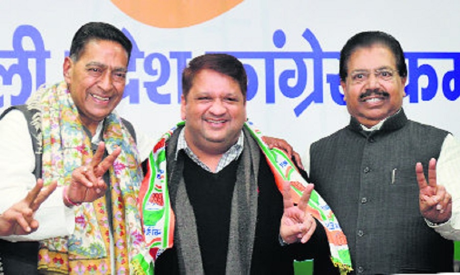 Two AAP MLAs quit after b