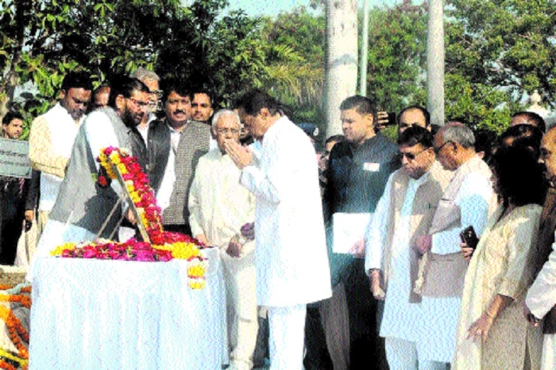 CM pays homage to Mahatma