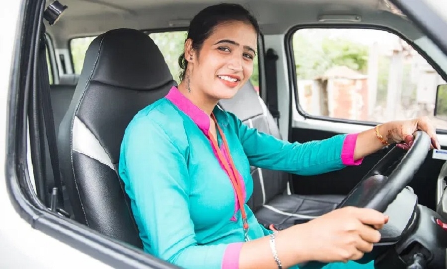 Women chauffeurs drive ch