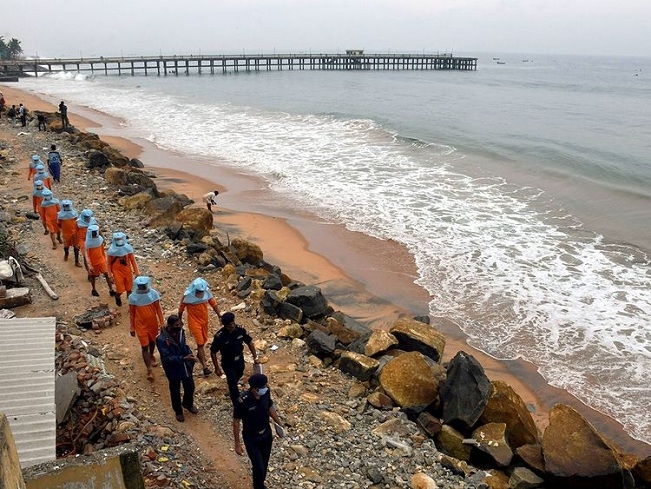 Cyclone Burevi_1 &nb