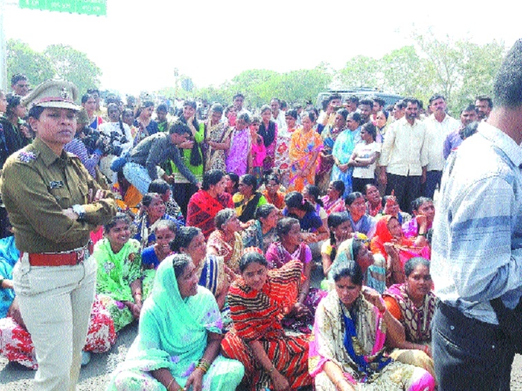 Women staging rasta roko 