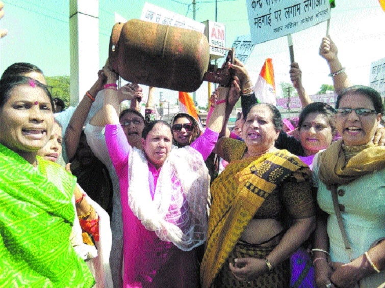 Women Congress workers st