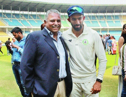 Captain Faiz Fazal with V