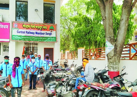 Coach attendants_1&nbsp;&