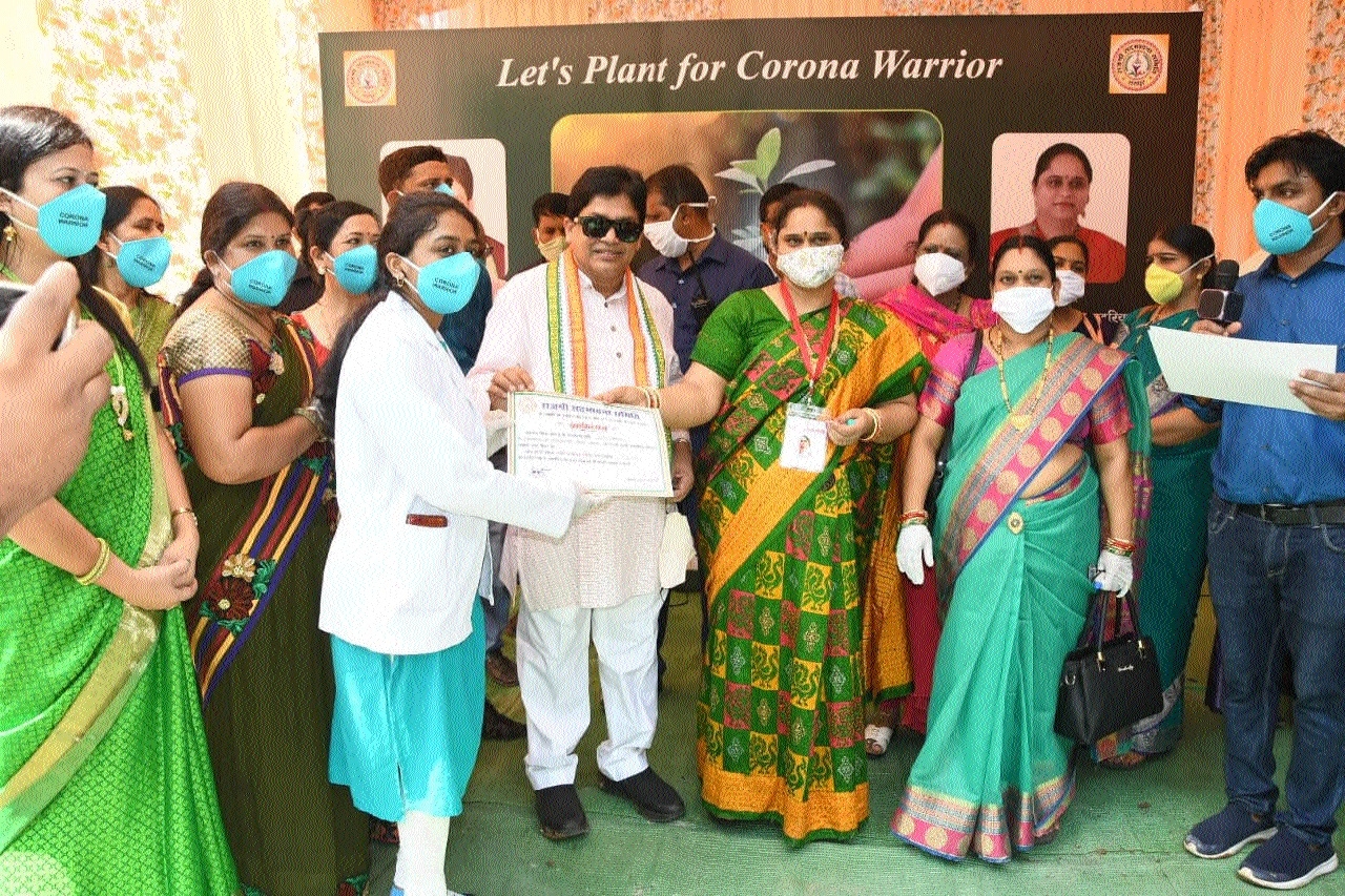 Dr Dahariya honours coron