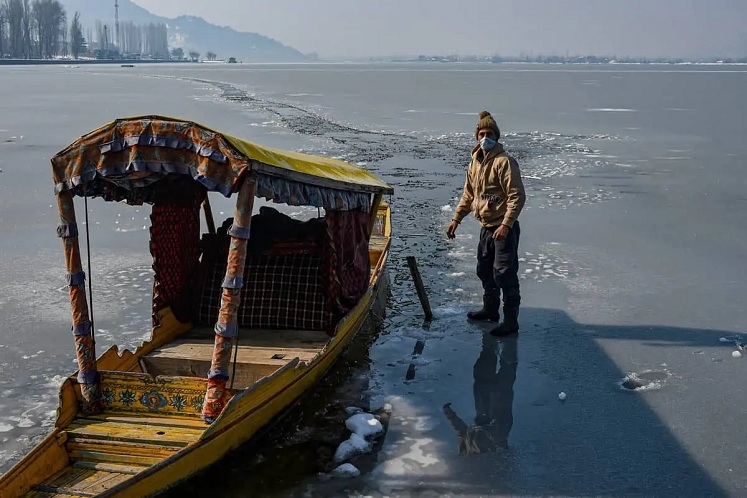 dal lake_1&nbsp;&nbsp;H x