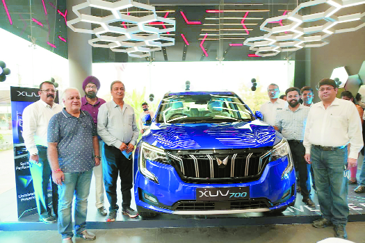 Mahindra XUV 700_1 &