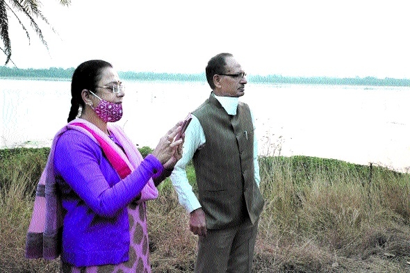 Chouhan and his wife Sadh