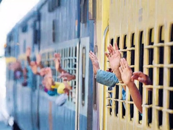 Woman loses her legs after coming under train at railway stn, dies at ...