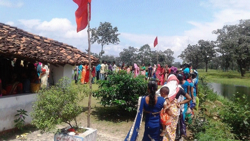 Hundreds of people_1&nbsp;