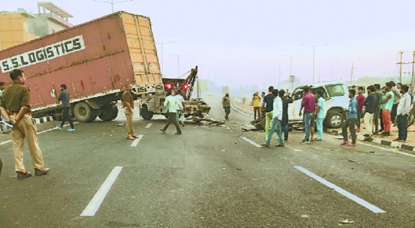 Nine killed as SUV collides with tractor-trolley in UP - The Hitavada