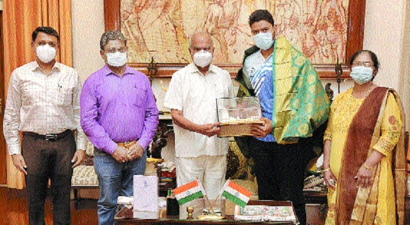 TN Governor Purohit fetes Duble - The Hitavada