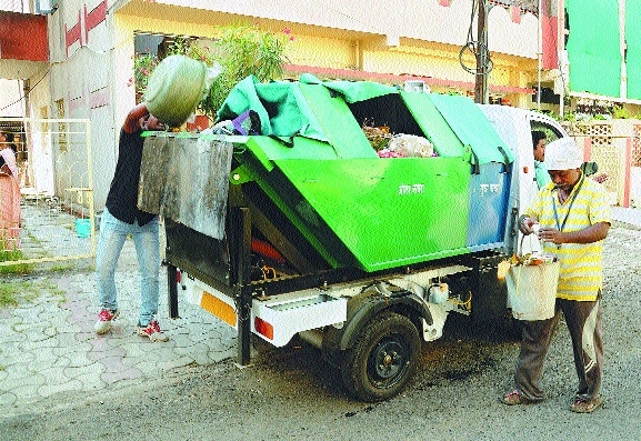 Citizens dumping garbage_