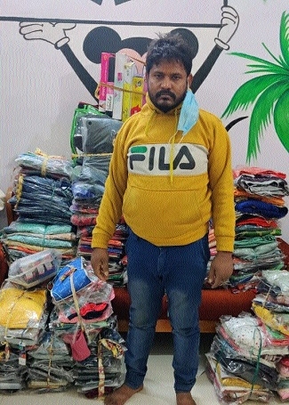 Burglar opens store with stolen garments, held - The Hitavada