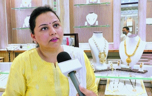 Gold sellers and buyers_1