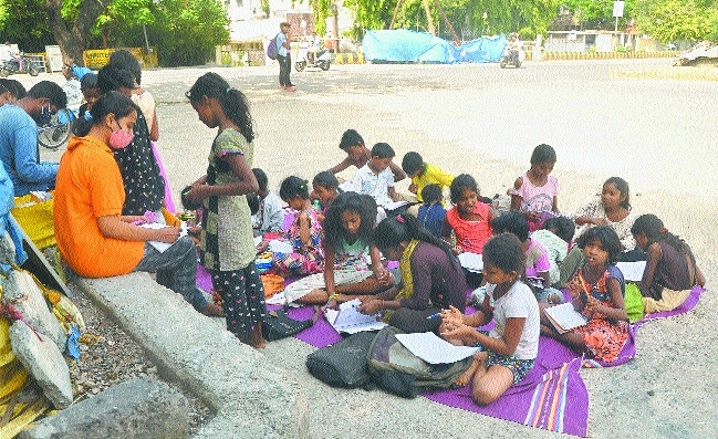 children  footpath_1&nbsp;