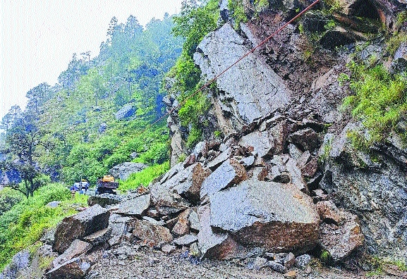 Mounds of landslide _1&nb