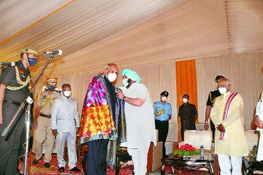 Purohit sworn in as Governor of Punjab - The Hitavada