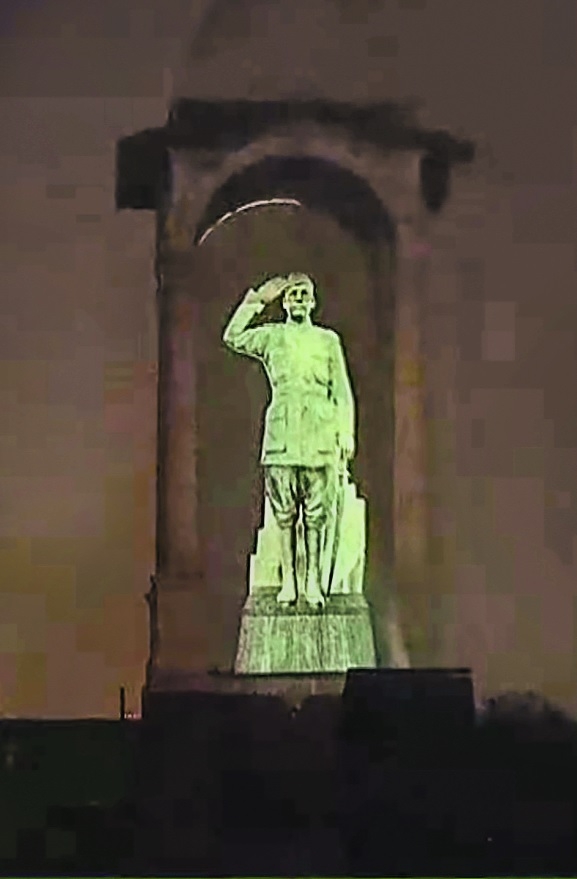 Modi unveils Netaji’s hologram statue at India Gate The Hitavada