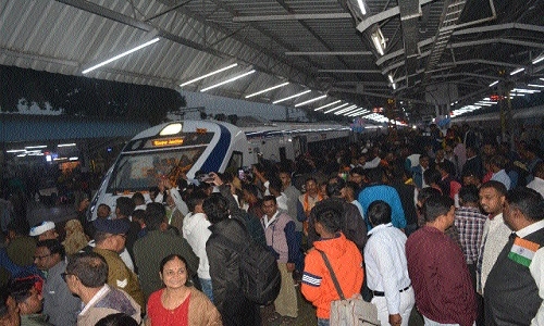 C’garh welcomes Vande Bharat 