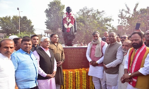 Statue of Bharat Ratna Vajpayee 