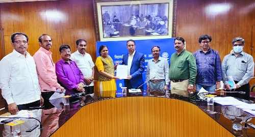 Teachers with MPhil in State