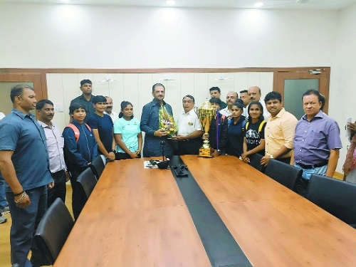 Kedar fetes Vid Kesari wrestling