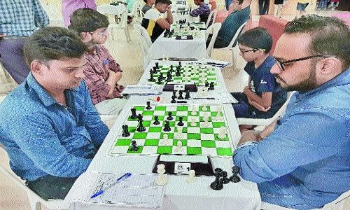 Upadhyay beats Akula, 15 share lead