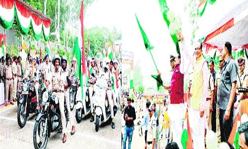 CM Chouhan flags off tricolour rally of police personnel on bike, foot