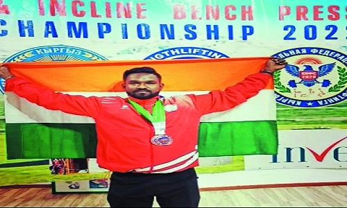  Sawarkar wins