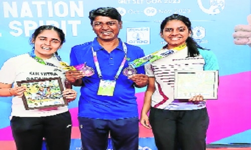 Ritika-Simran bags silver - Vimarsana News