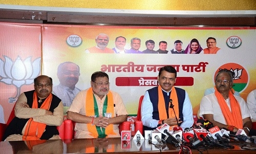 Fadnavis questions credibility  of Congress