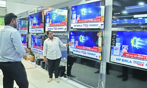 India's smart TV shipments fall 5 pc in H1: Report - Vimarsana News