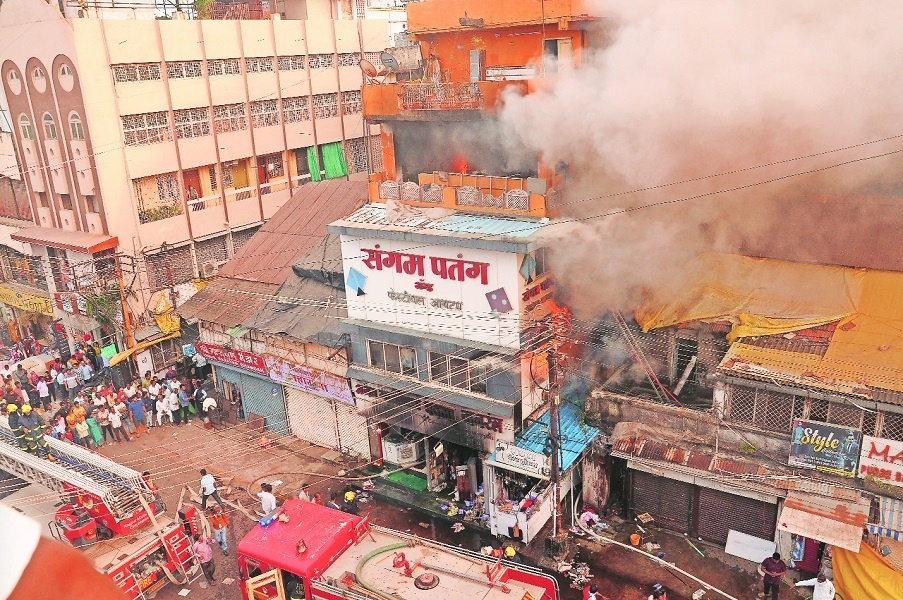 Shop catches fire in Sitabuldi - Vimarsana News