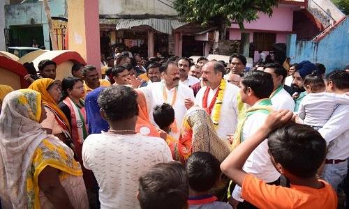 Bhanot discusses discrimination of workers while visiting Giriraj Kishor Kapoor Ward - Vimarsana News