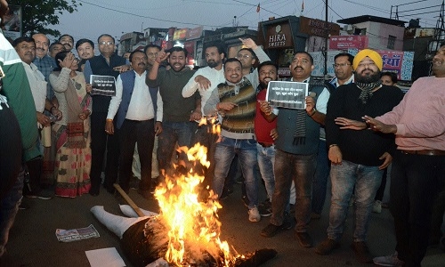 BJP leaders, workers burn effigy symbolising Congress' corruption - Vimarsana News