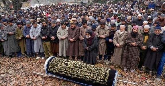 72-yr-old retired J&K cop shot dead while offering 'azaan' - Vimarsana News