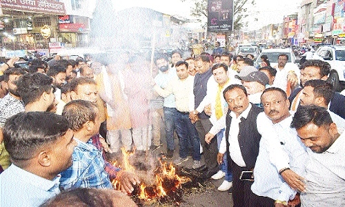 BJP leaders, workers burn Nath