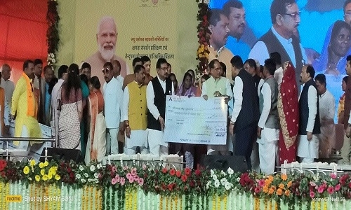 tendu leaf collectors in Lakhnadaun 