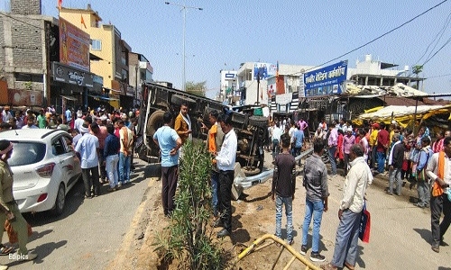 18 injured after uncontrolled truck hits 20 vehicles - Vimarsana News