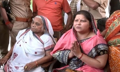 'Tribute to my son,' Umesh Pal's mother thanks CM Yogi - Vimarsana News