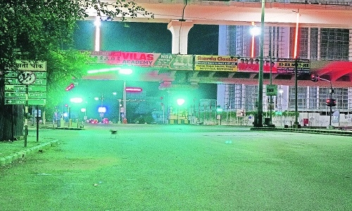 Glaring cantilever signals pose risk to commuters - Vimarsana News