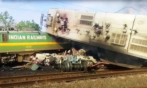 trains collide at Singhpur Stn