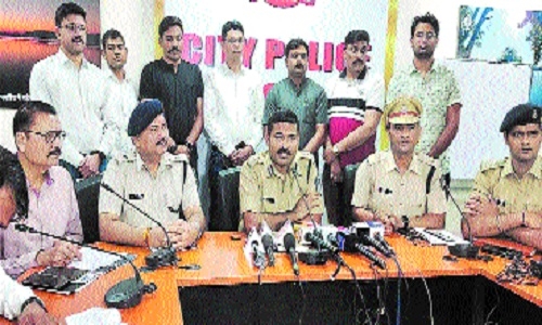 Police lay hand on inter-state gang 