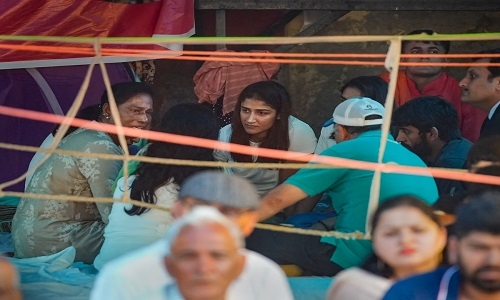 PT Usha meets protesting wrestlers