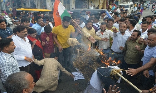 Congress vents ire against vandalism by staging massive protests across city - Vimarsana News