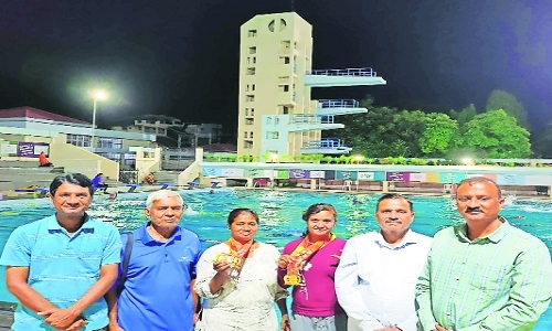 Swimmers Anjali, Nilima
